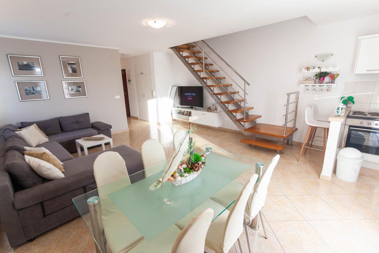 Apartment Jerry With Private Pool Milna  Bagian luar foto